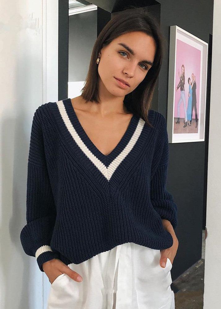 Well Tailored Sweater with a Graceful Silhouette