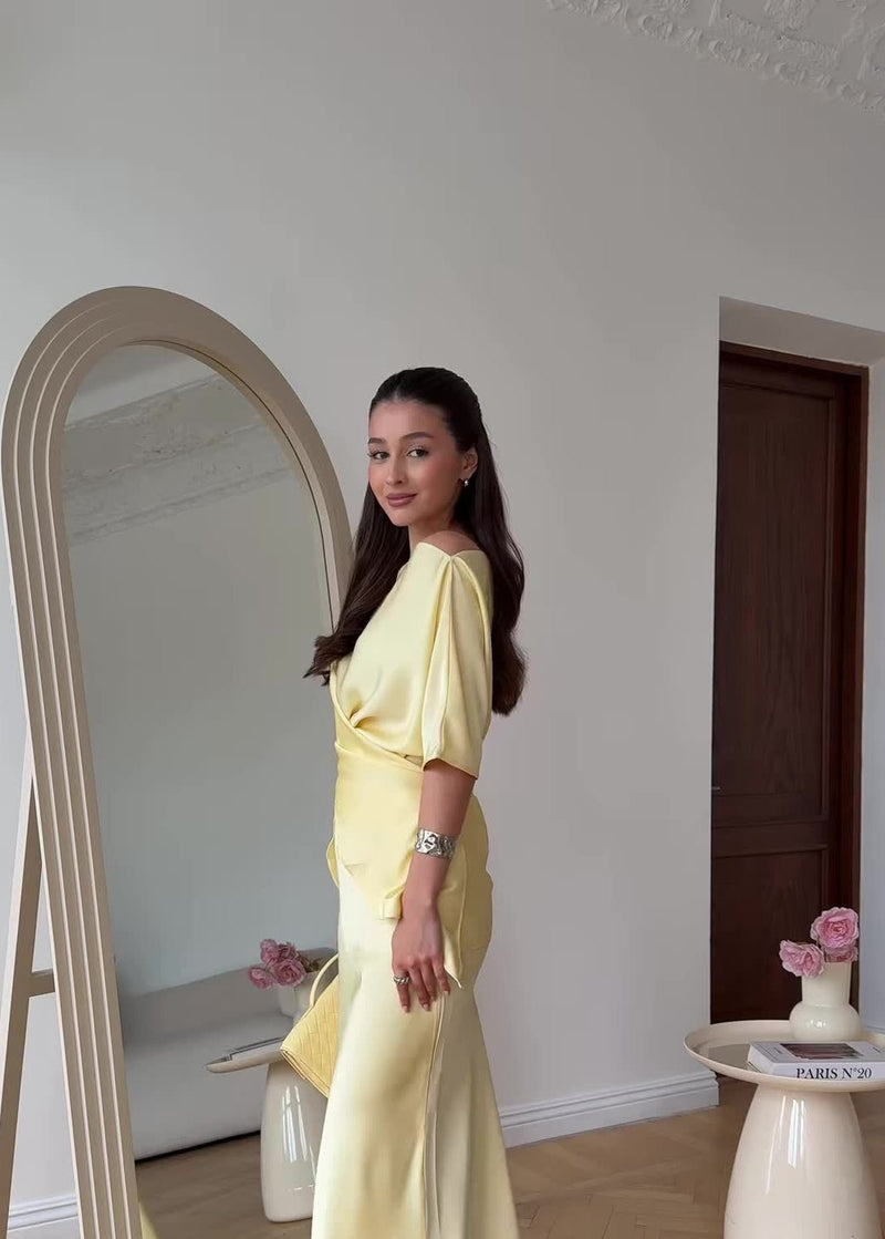 Classic Vintage Blouse with a Flattering Fit
