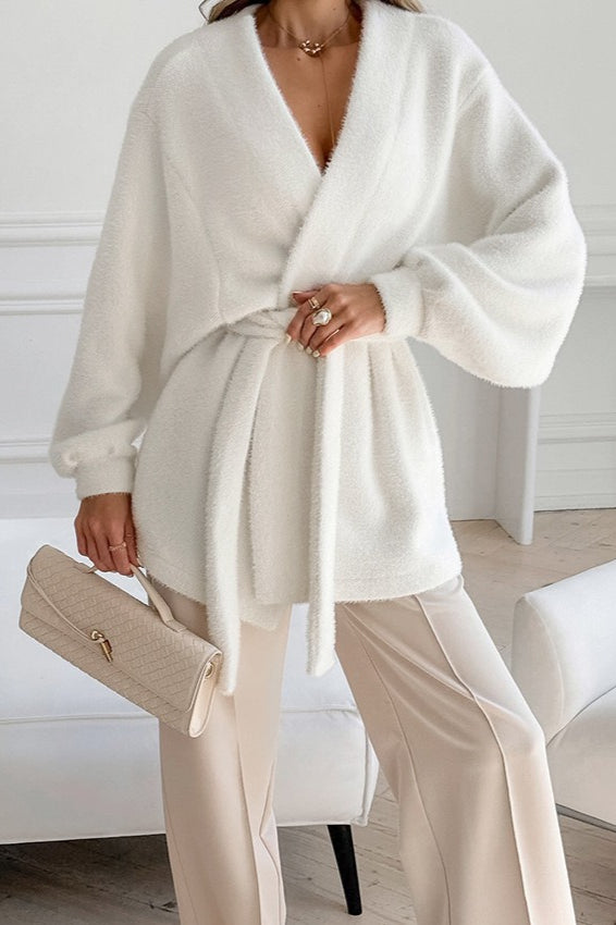 Well Tailored Cardigan with a Graceful Silhouette