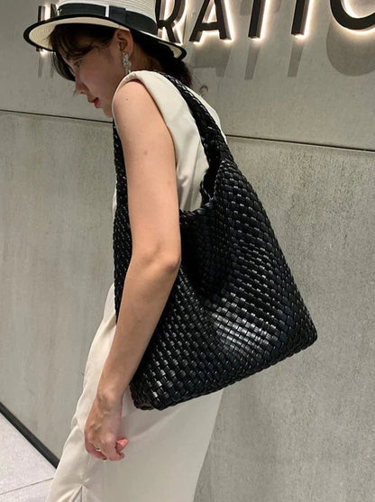 Beautifully Crafted Bag in a Classic Style