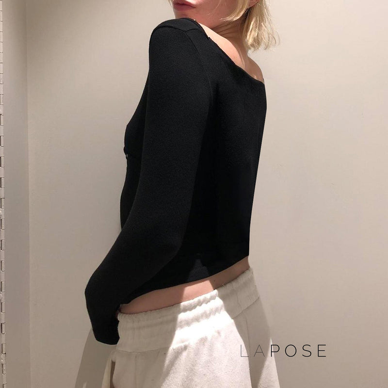 Well Tailored Sweater with a Graceful Silhouette