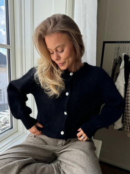 Elegantly Styled Cardigan for Everyday Wear