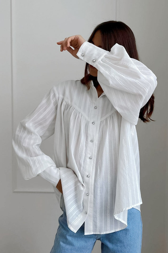 Elegantly Styled Blouse for Everyday Wear
