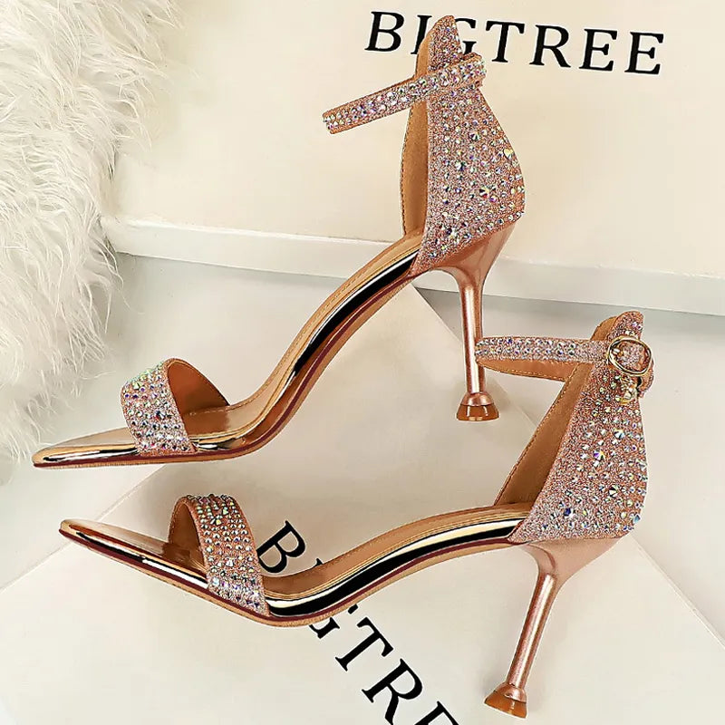 Well Tailored Heels with a Graceful Silhouette