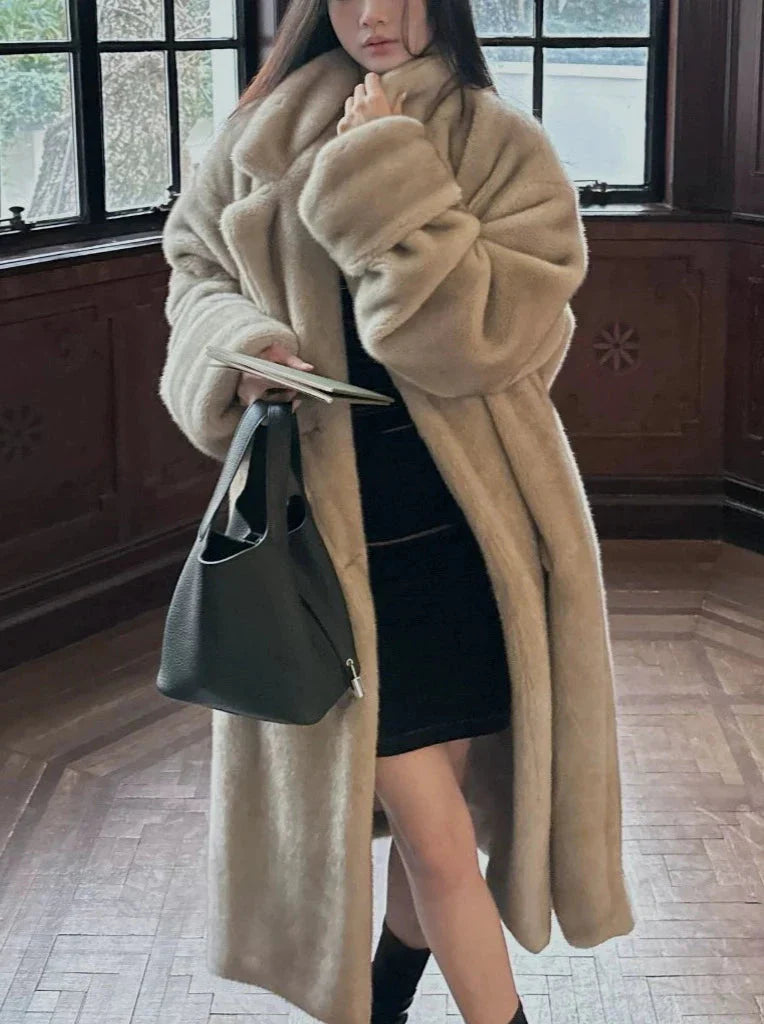 Gracefully Styled Coat for Any Occasion