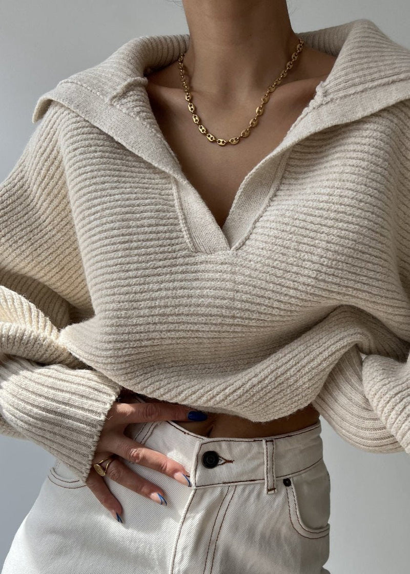 Well Tailored Sweater with a Graceful Silhouette