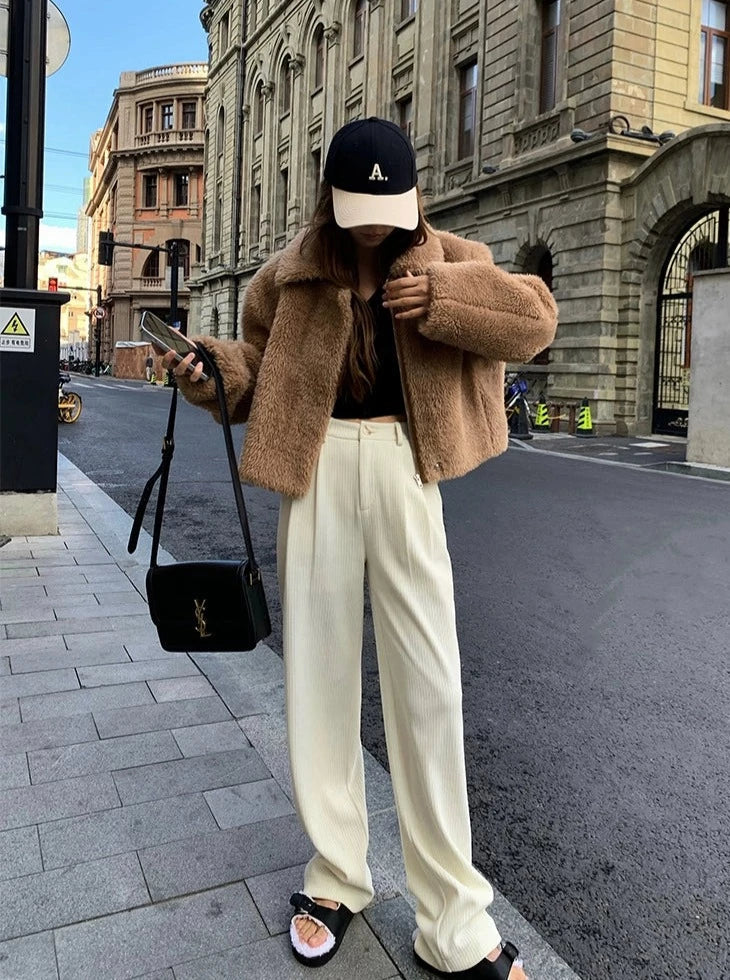 Well Tailored Coat with a Graceful Silhouette