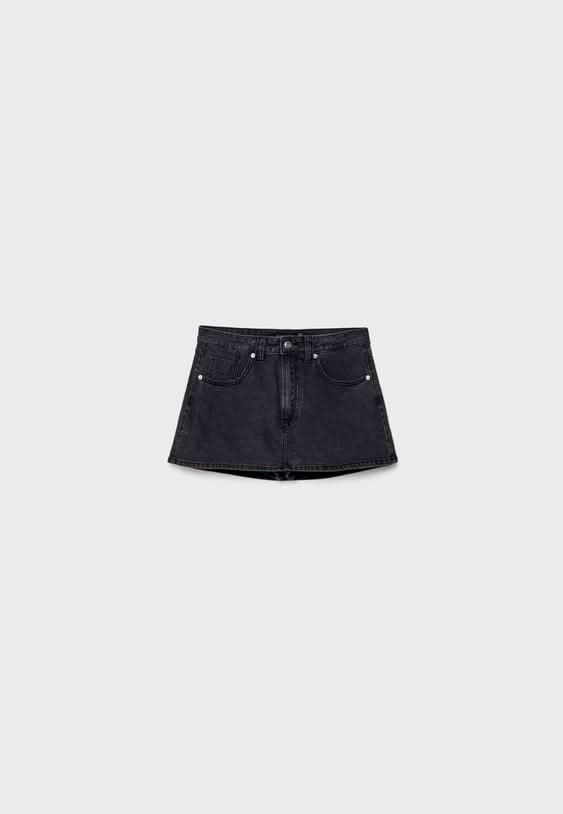 Effortlessly Elegant Garment with a Timeless Design