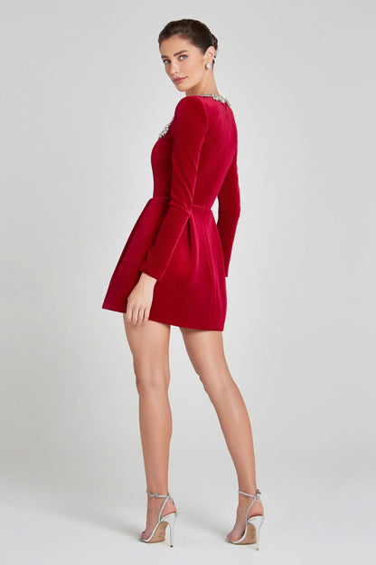 Well Tailored Dress with a Graceful Silhouette