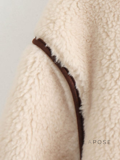 Effortlessly Elegant Coat with a Timeless Design