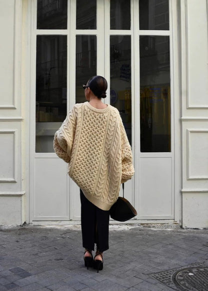 Well Tailored Sweater with a Graceful Silhouette