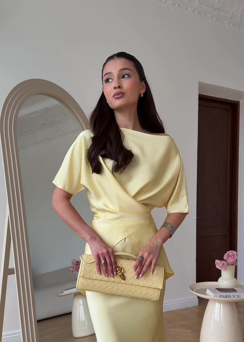 Classic Vintage Blouse with a Flattering Fit