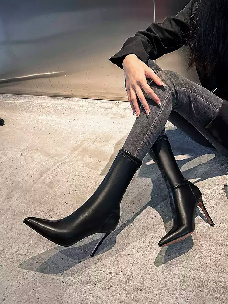 Well Tailored Boots with a Graceful Silhouette