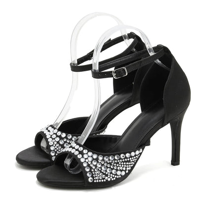 Beautifully Finished Heels in a Timeless Design