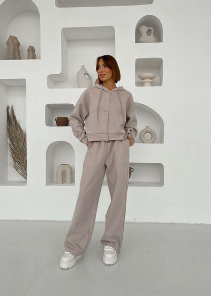 Well Tailored Pants with a Graceful Silhouette