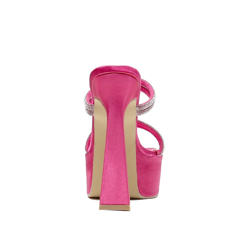 Classic Vintage Heels with a Flattering Fit