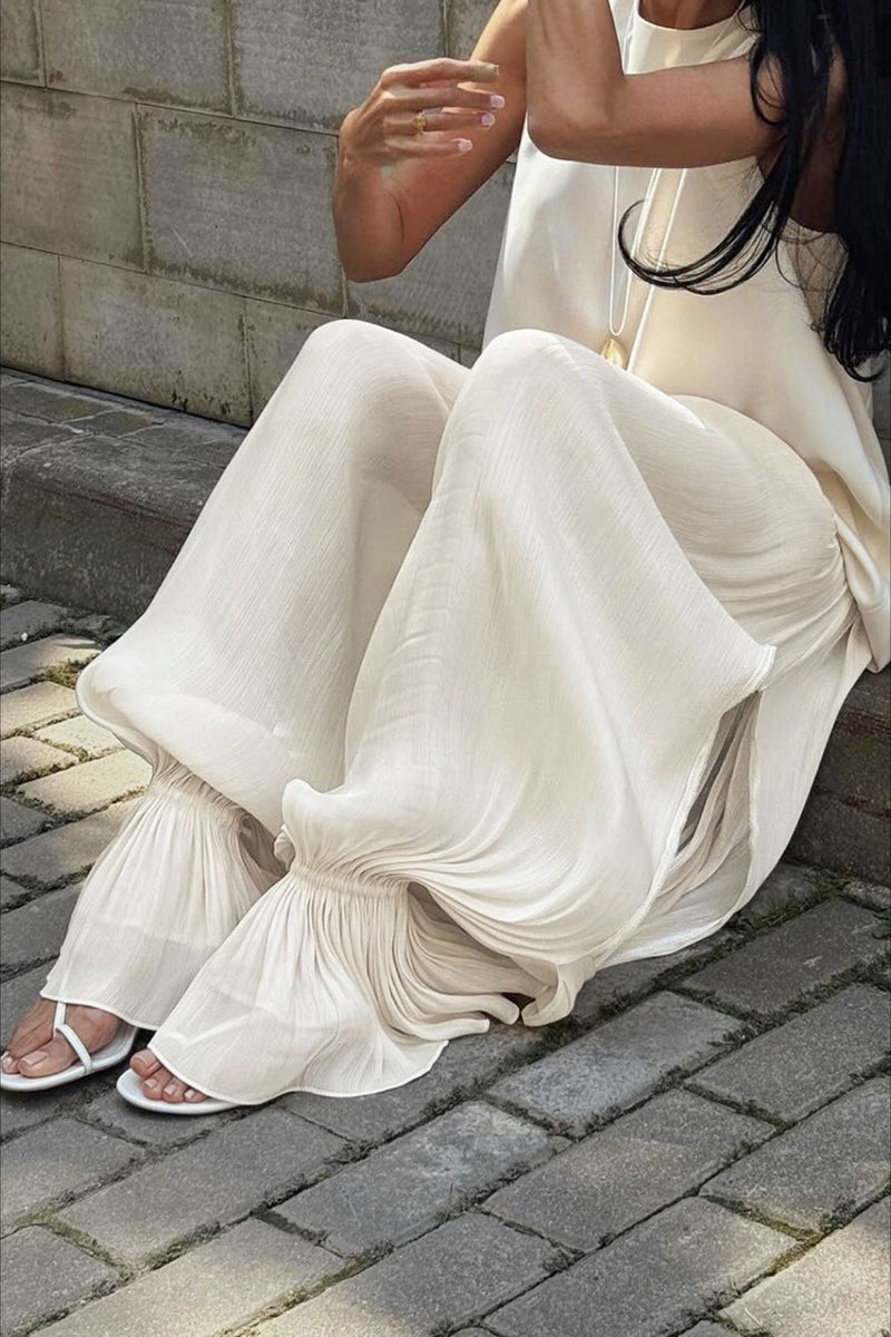 Well Tailored Pants with a Graceful Silhouette
