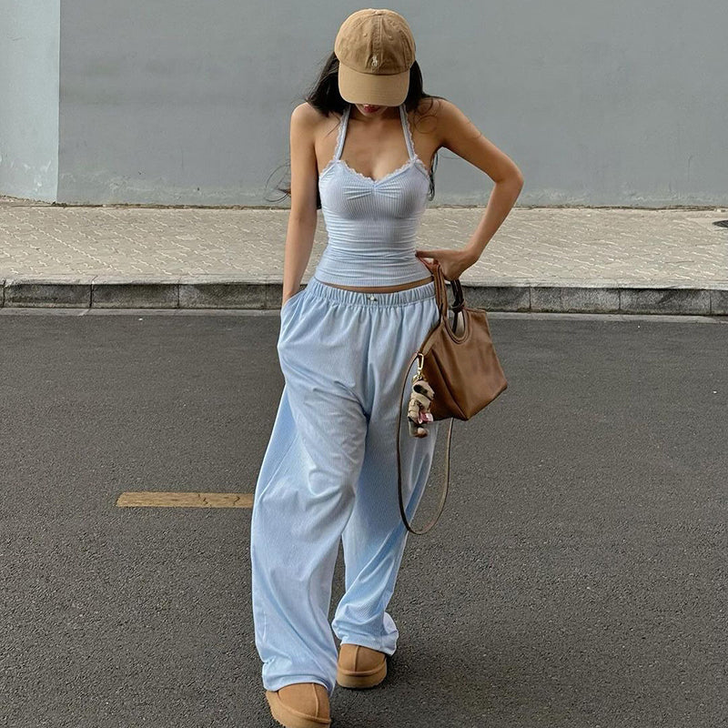 Effortlessly Elegant Pants with a Timeless Design