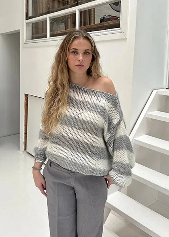 Effortlessly Elegant Sweater with a Timeless Design