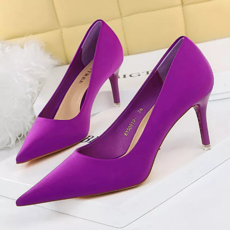 Effortlessly Elegant Heels with a Timeless Design