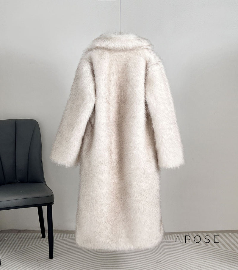Beautifully Finished Coat in a Timeless Design