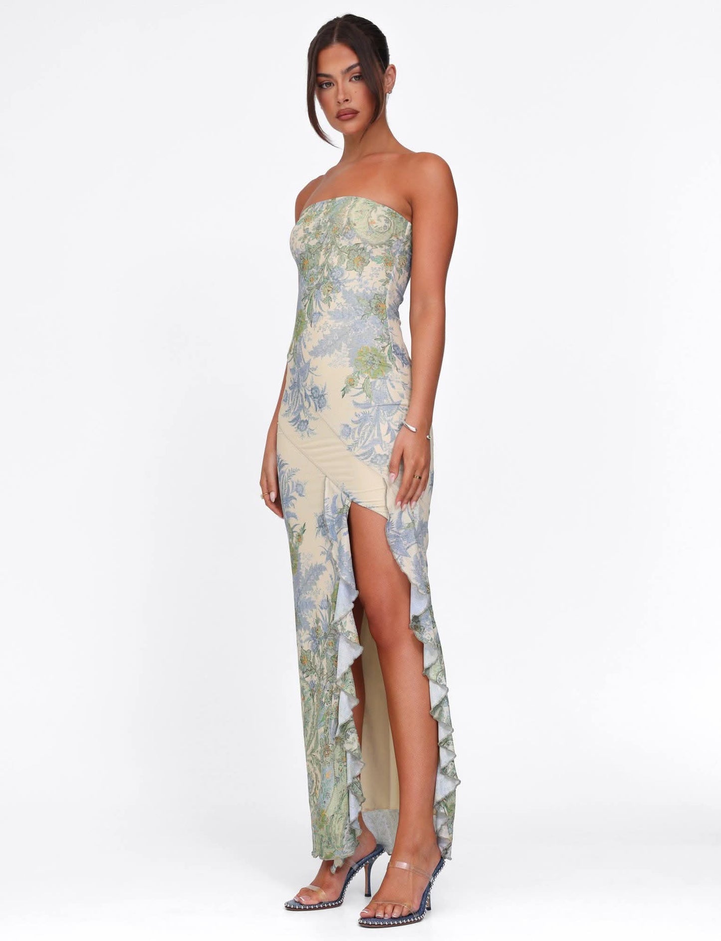 Effortlessly Elegant Dress with a Timeless Design