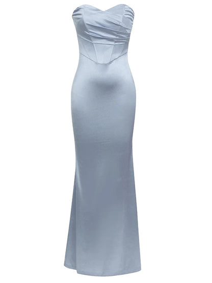 Sophisticated Garment with a Clean Classic Look