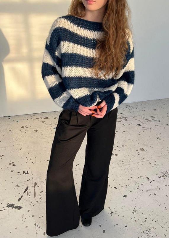 Effortlessly Elegant Sweater with a Timeless Design