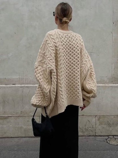 Effortlessly Elegant Sweater with a Timeless Design