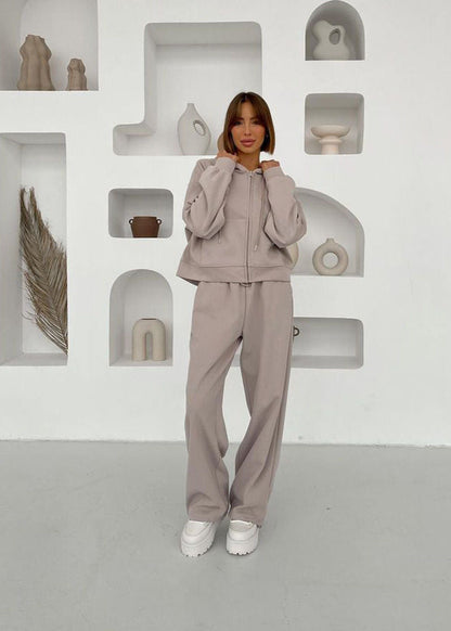 Well Tailored Pants with a Graceful Silhouette