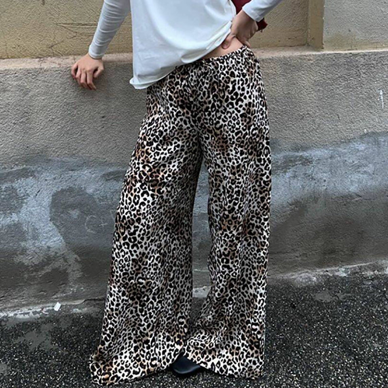 Effortlessly Elegant Pants with a Timeless Design