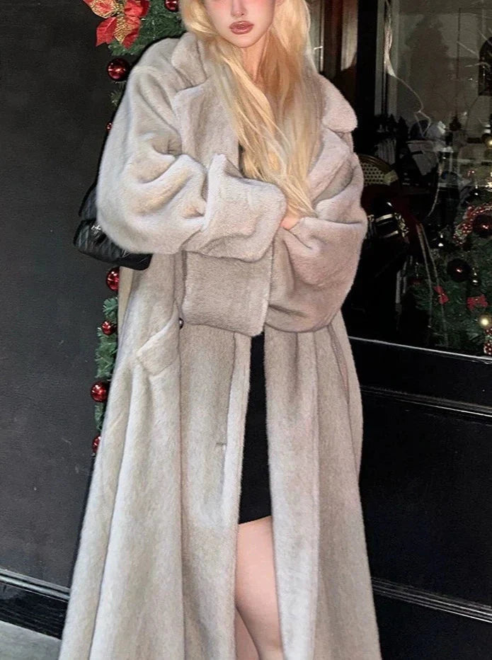Gracefully Styled Coat for Any Occasion
