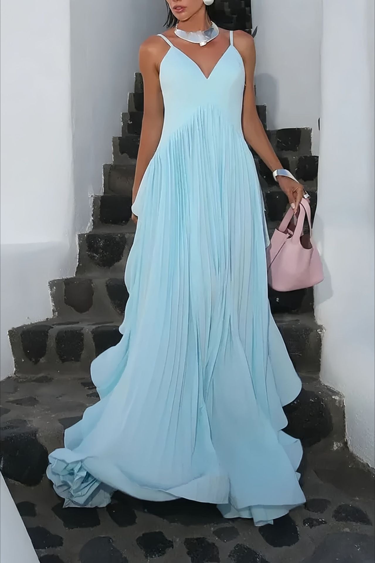 Well Tailored Dress with a Graceful Silhouette