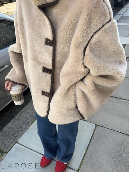 Effortlessly Elegant Coat with a Timeless Design