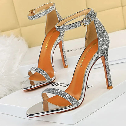 Beautifully Finished Heels in a Timeless Design