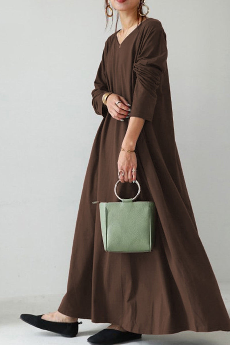 Beautifully Finished Dress in a Timeless Design