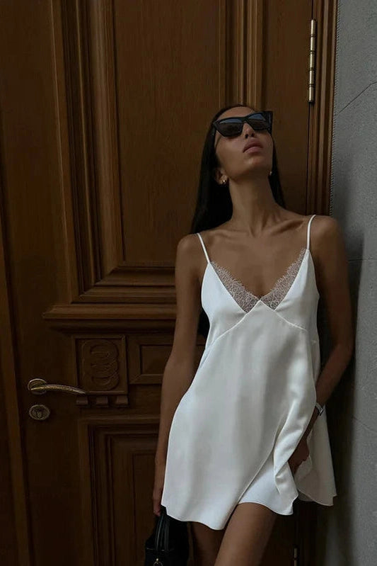 Beautifully Finished Dress in a Timeless Design
