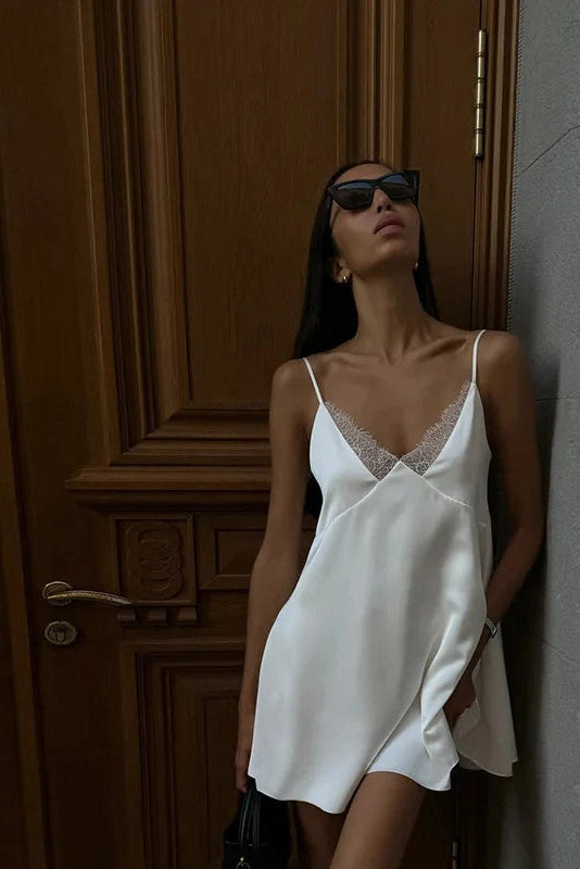 Beautifully Finished Dress in a Timeless Design
