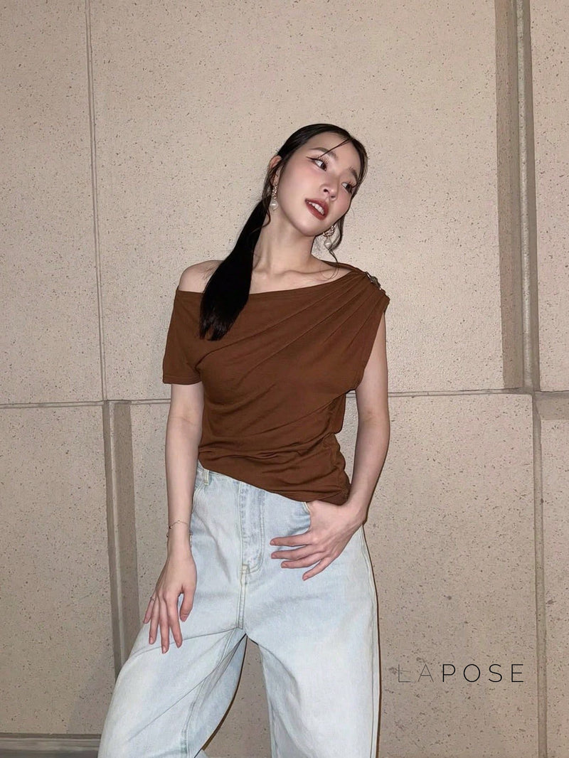 Well Tailored Top with a Graceful Silhouette