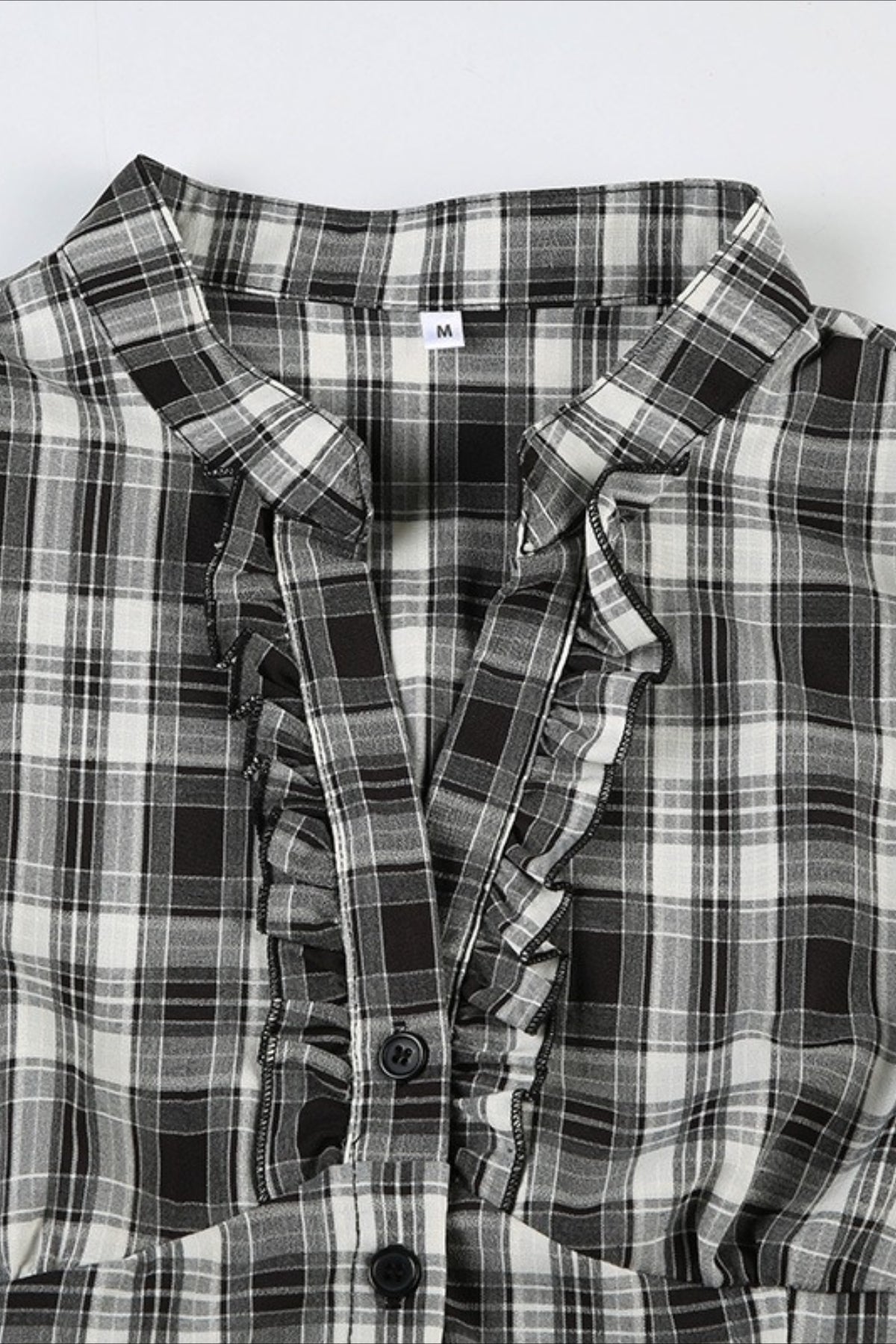 Well Tailored Blouse with a Graceful Silhouette