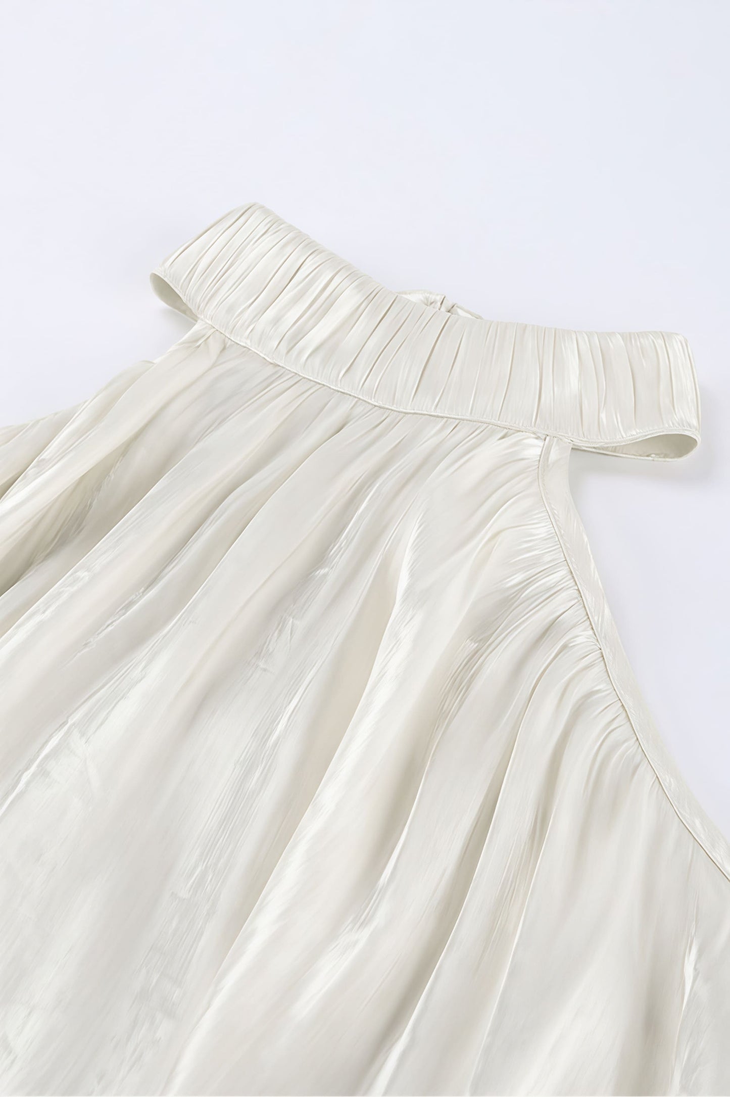 Well Tailored Blouse with a Graceful Silhouette