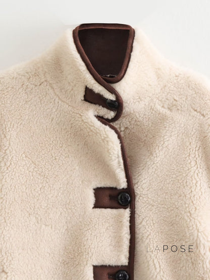 Effortlessly Elegant Coat with a Timeless Design