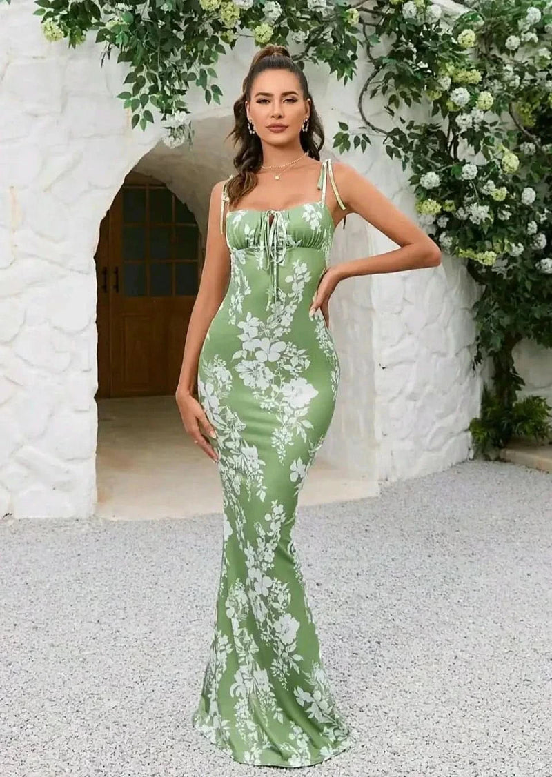 Well Tailored Dress with a Graceful Silhouette