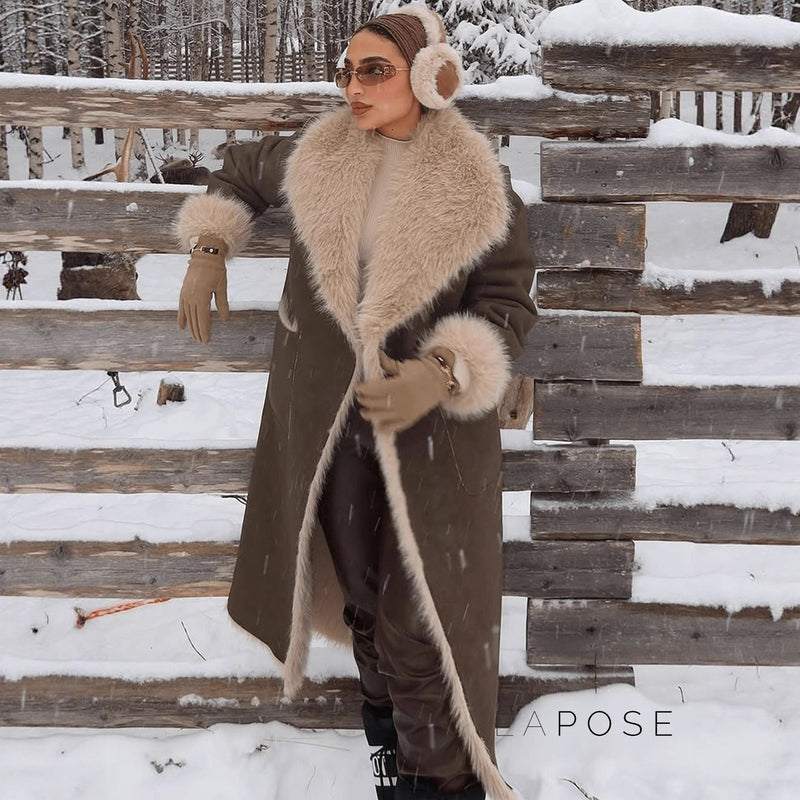 Beautifully Finished Coat in a Timeless Design
