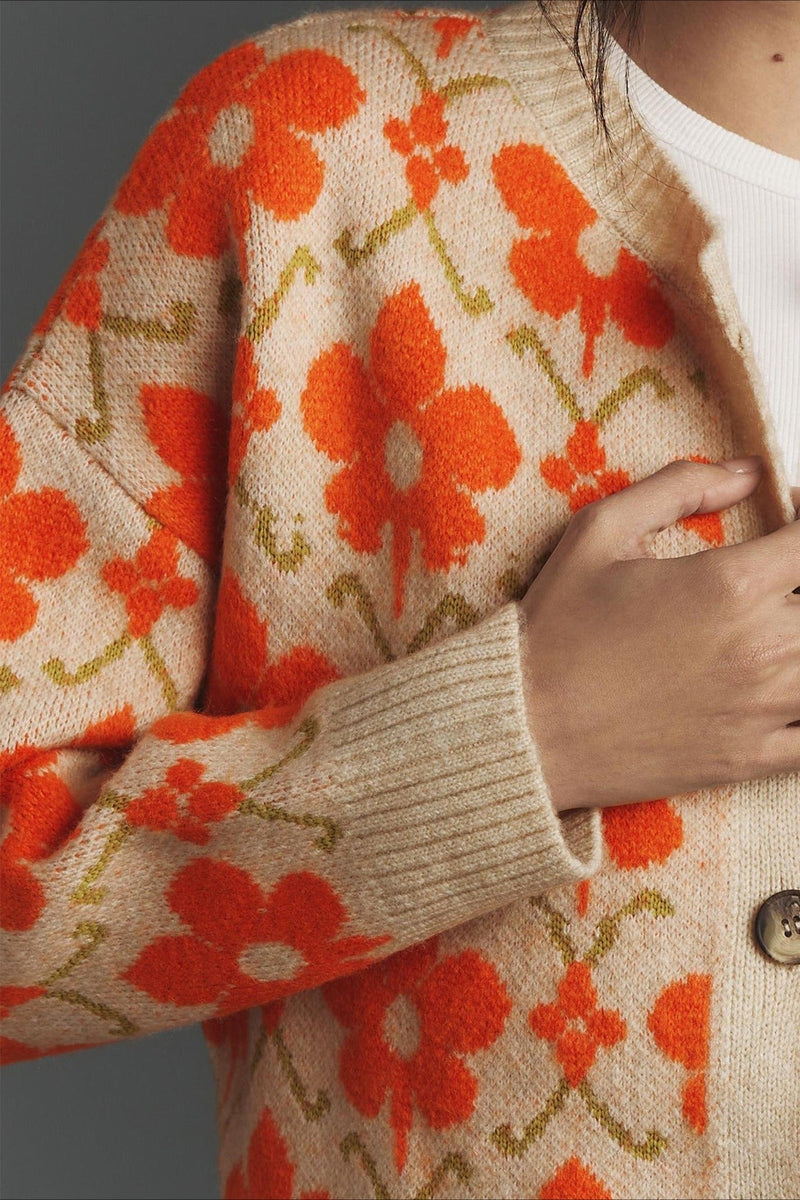 Well Tailored Cardigan with a Graceful Silhouette