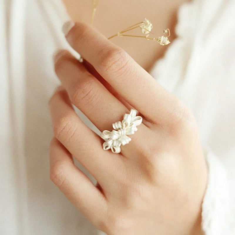 [] Flower Ribbon Ring