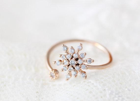 The Sparkling Snowflake Ring