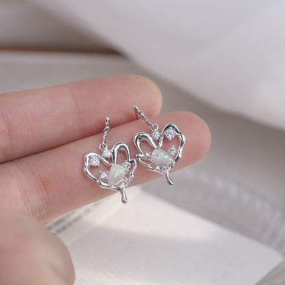 [] Maya Silver Heart Earrings
