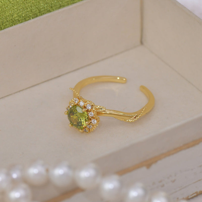 Twist Peridot Ring in Gold