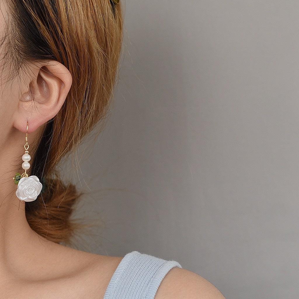 [] White Rose Earrings